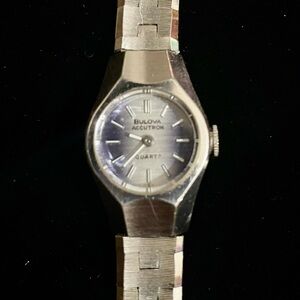Vintage 1977 Ladies Bulova Watch Accutron Quartz Working With New Battery